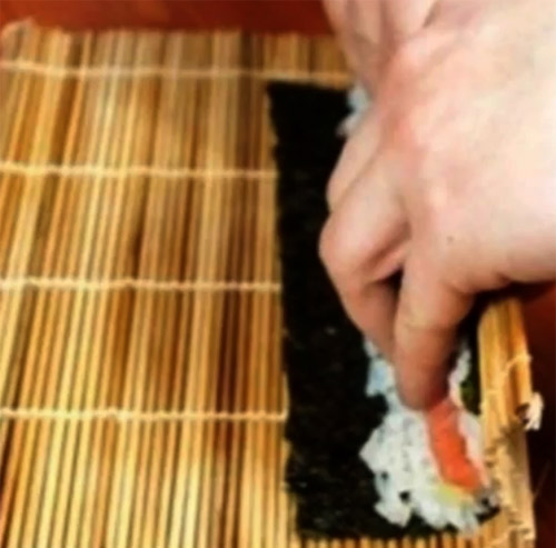 Smoked Salmon Sushi Roll4