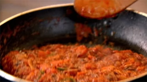 Gordon Ramsays Traditional Mexican Spicy Eggs Recipe4