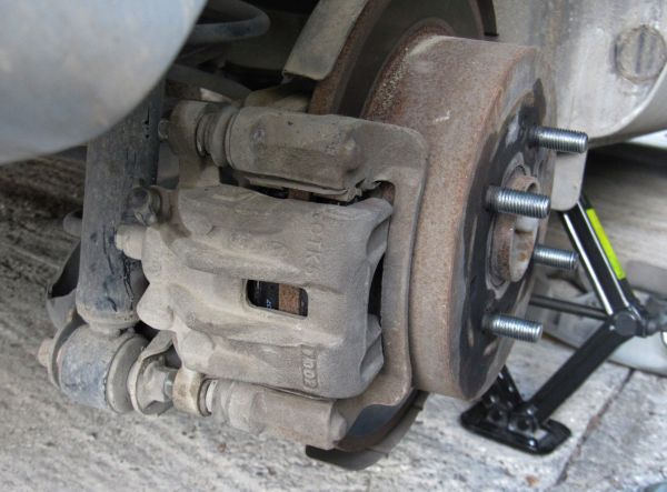 cost to replace front brakes